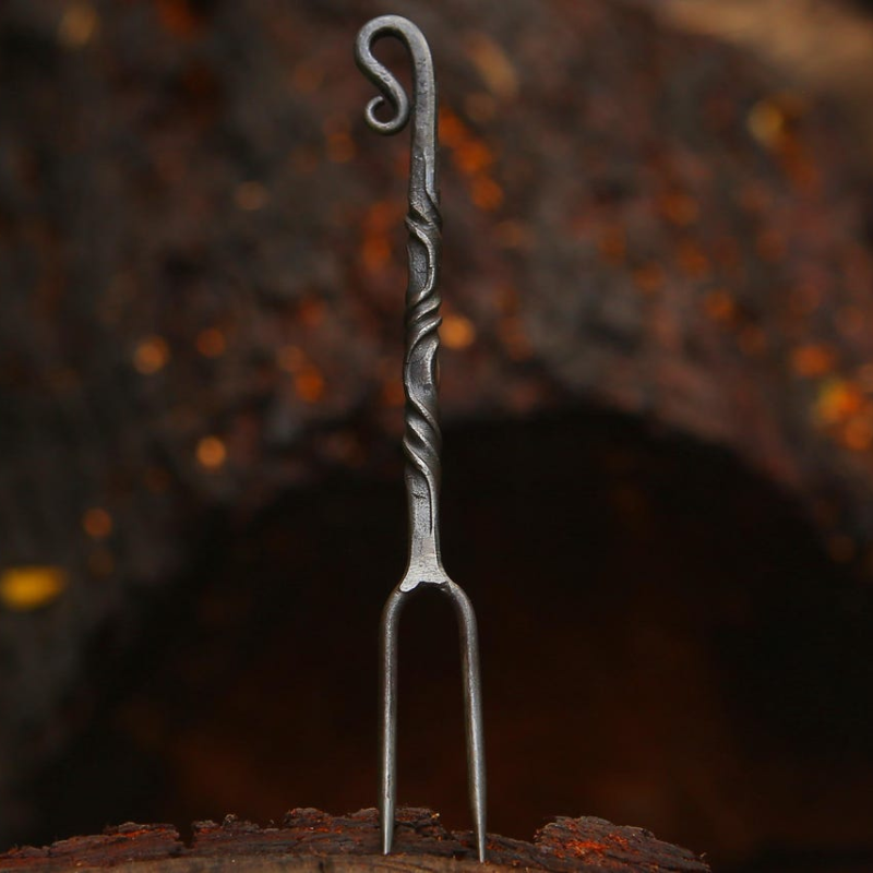 Handgeschmiedetes Besteckset aus Carbonstahl mit Lederetui