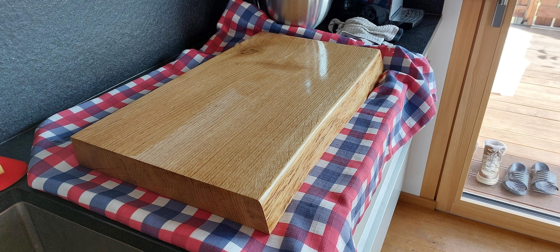 Handmade Solid Oak Cutting Board with Live Edge – 5 cm Thick
